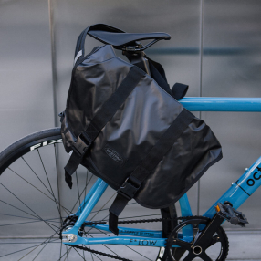 Cумка с плечевым ремнем EASTPAK Messer Bike Tarp Black