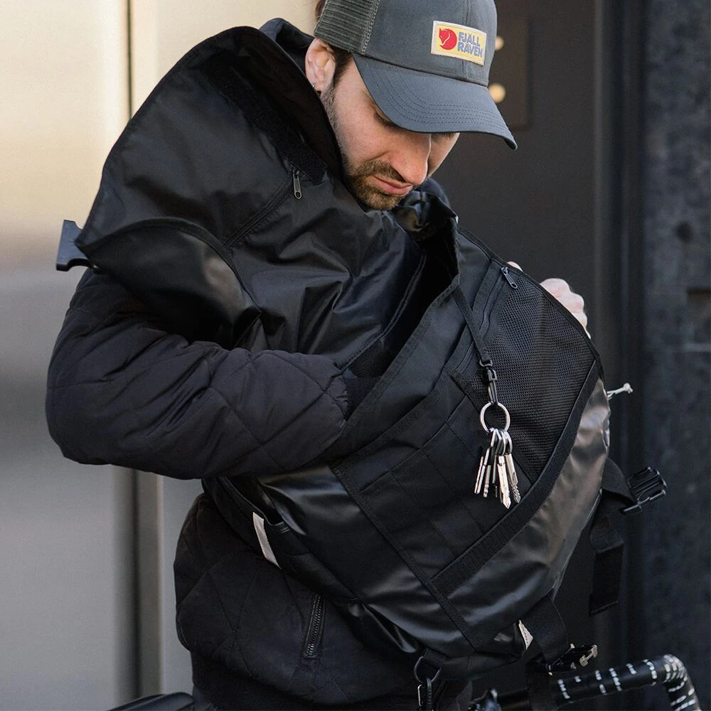 Cумка с плечевым ремнем EASTPAK Messer Bike Tarp Black - фото 6