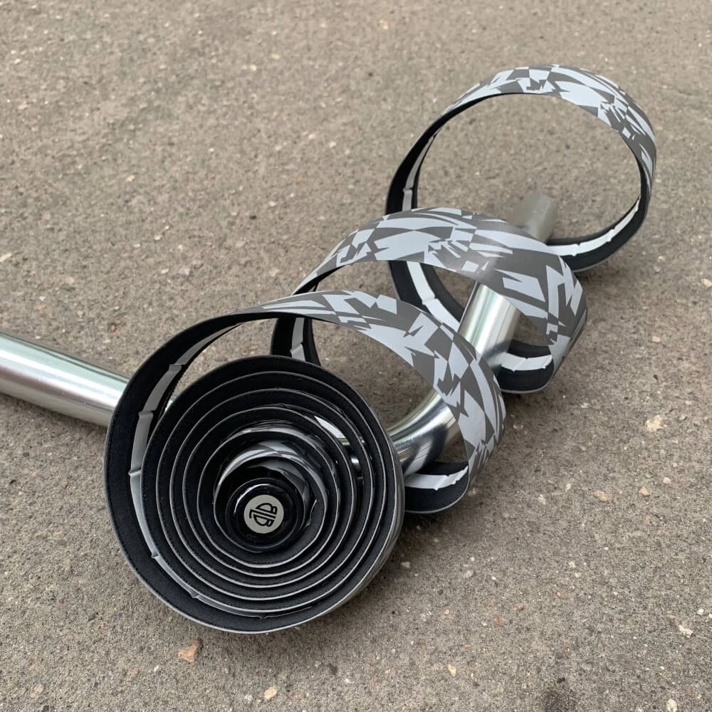 Обмотка BLB Supreme Pro Reflective Bar Tape Geometric - фото 1