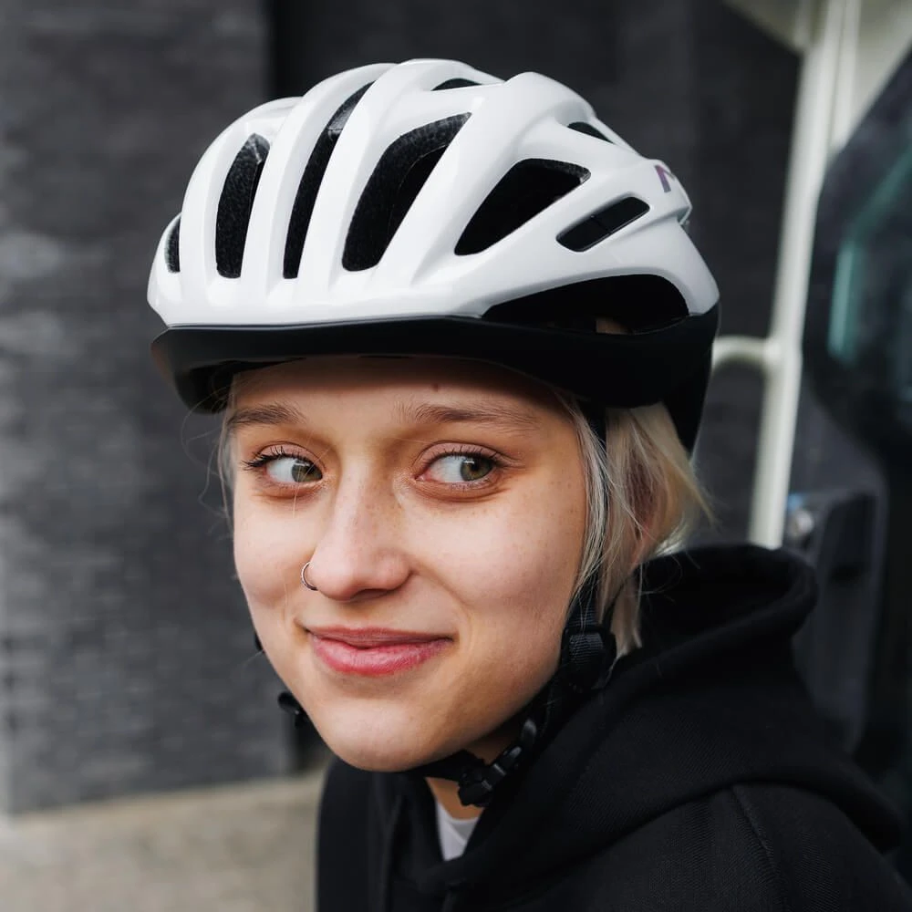 Велошлем MET Estro MIPS White Holographic L - фото 2