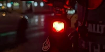 Безопасность на дорогах: как быть заметным красиво