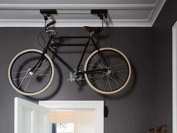 hranenie-velosipeda-pod-potolkom