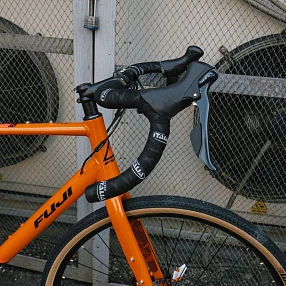 Велосипед Fuji 2024 GRAVEL JARI 2.3 A6-SL оранжевый (размер 57.5)