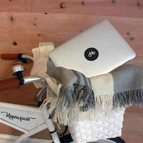 Наклейка для Macbook с велосипедом