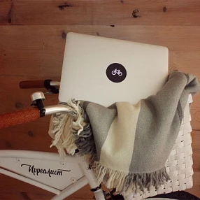 Наклейка для Macbook с велосипедом