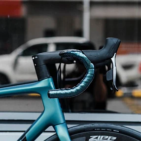 Обмотка руля Ciclovation Leather Touch Aurora Blue