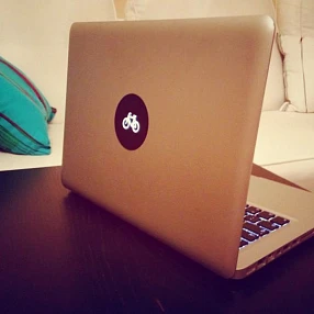 Наклейка для Macbook с велосипедом
