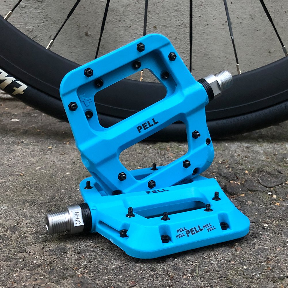 Bike best sale pedals blue