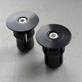 Заглушки руля простые, прямые, еще и черные