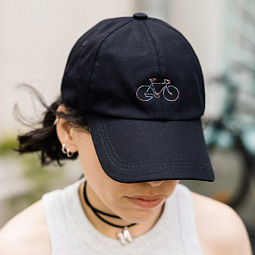 Бейсболка it's my!bike черная с вышивкой цветной велосипед