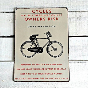 Железный знак "парковка на свой страх и риск"