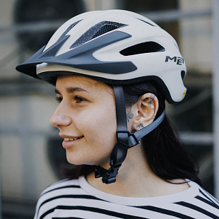 Велошлем MET Crossover MIPS White OS