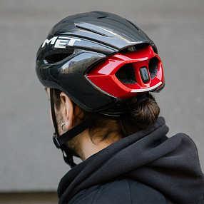 Велошлем MET Strale Glossy Black Red Metallic L