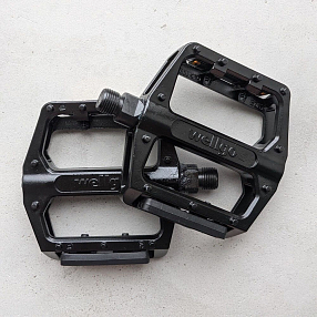 Педали широкие с отражателями Wellgo B087 черные