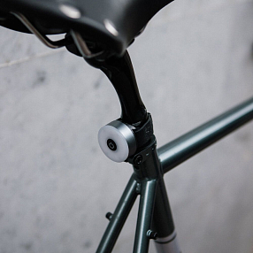 Задний велофонарь яркий и круглый